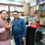 जन शिकायत की पड़ताल करने मौके पर पहुंचे सीएम, वीडियो कॉल के जरिए अधिकारियों को दिखाई स्थिति