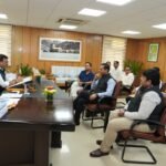 मुख्य सचिव ने की चारधाम हेली सेवाओं की समीक्षा, उत्तराखण्ड में विमानन अवसंरचना के विस्तार एवं सुरक्षा सुदृढ़ीकरण पर विशेष जोर
