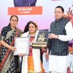 मुख्यमंत्री ने तीलू रौतेली एवं आंगनबाड़ी कार्यकत्री पुरस्कार से मातृशक्ति को किया सम्मानित