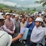बेहद खराब मौसम के बीच भी पीपलकोटी पहुंचे मुख्यमंत्री धामी