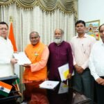 स्वतंत्रता सेनानी उत्तराधिकारी परिवार समिति के प्रतिनिधिमंडल ने मुख्यमंत्री पुष्कर सिंह धामी से की भेंट